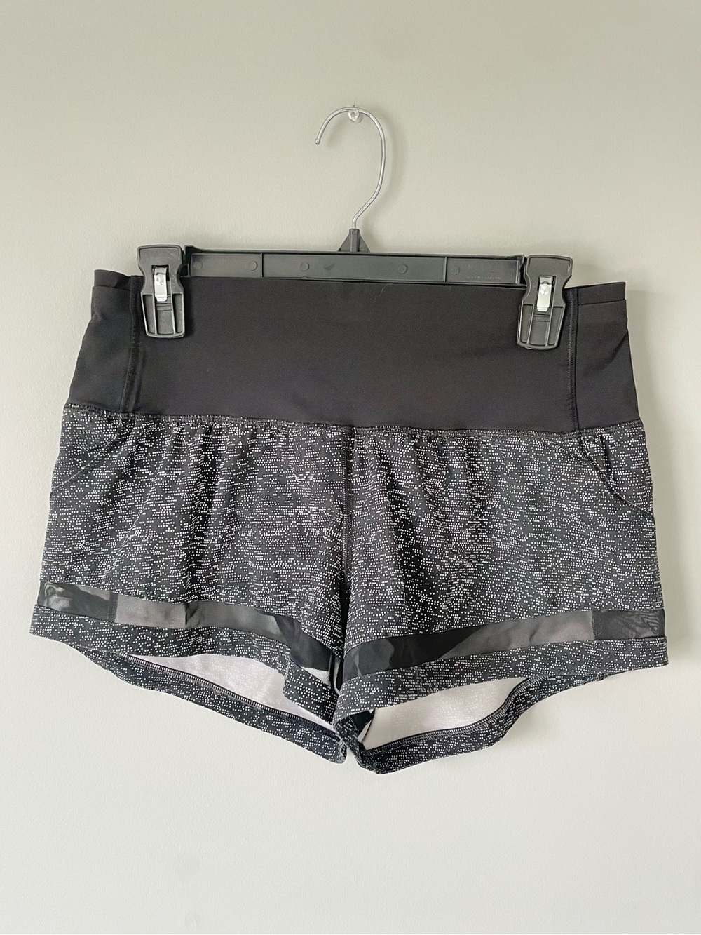 Lululemon Pace Perfect Short 3” Soundwave White Black Lined Running Womens 6 EUC